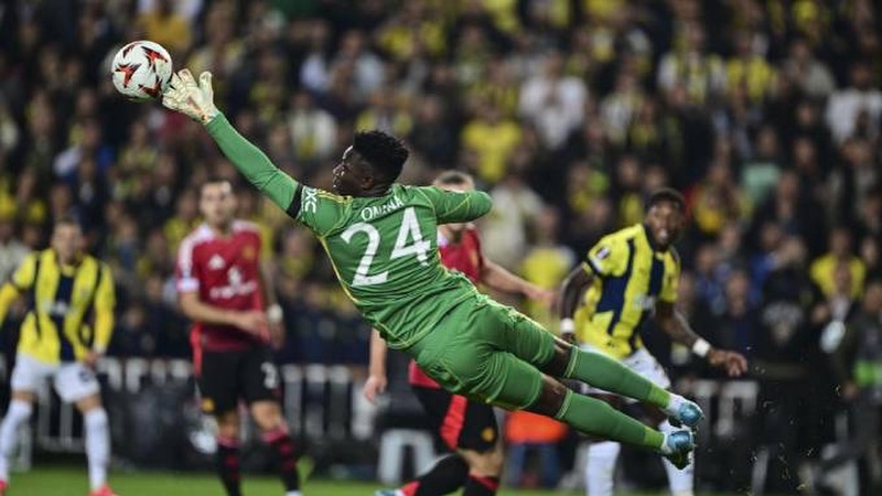 Thủ môn Andre Onana - Tài năng không thể vực dậy MU