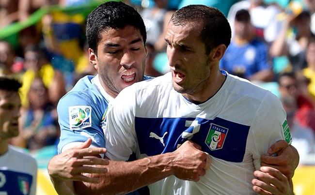 Đánh nguội và phạt nguội trong bóng đá là gì?